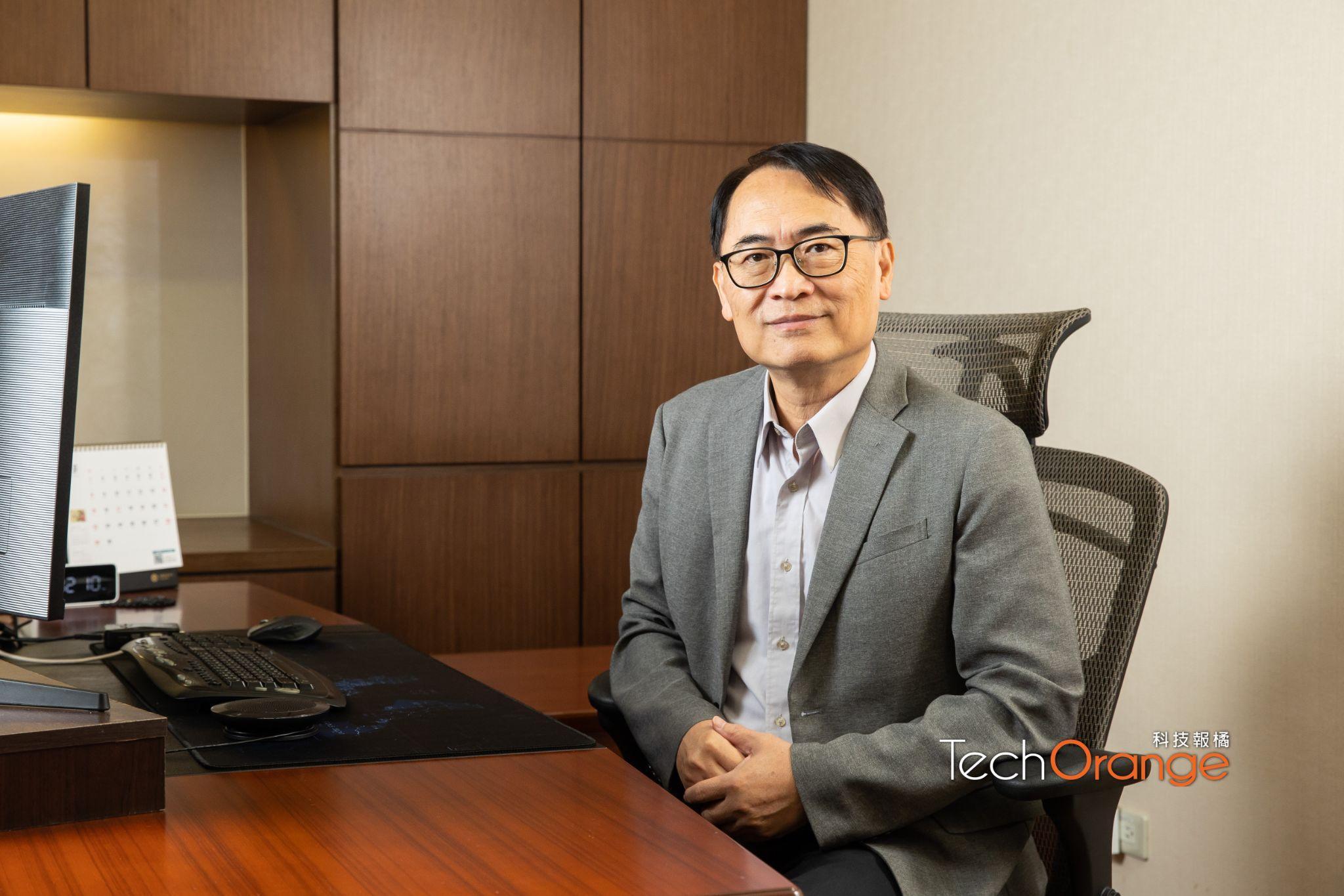 華邦電子副總經理蔡金峯指出，針對這次「以大帶小製造業低碳及智慧化升級轉型補助計畫」，華邦電子特別從強化碳盤查、製程改善和能源效益等三大面向著手，以精準掌握減碳進程。