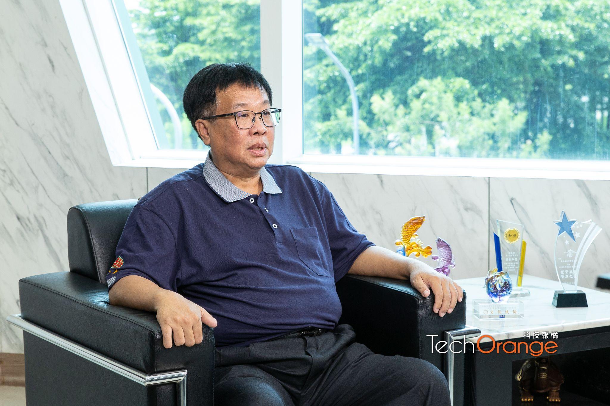 高全存企業總經理簡天保分享，高全存希望在推行智慧化後，年輕人可以把設備當電動玩具操作，加快入門速度。