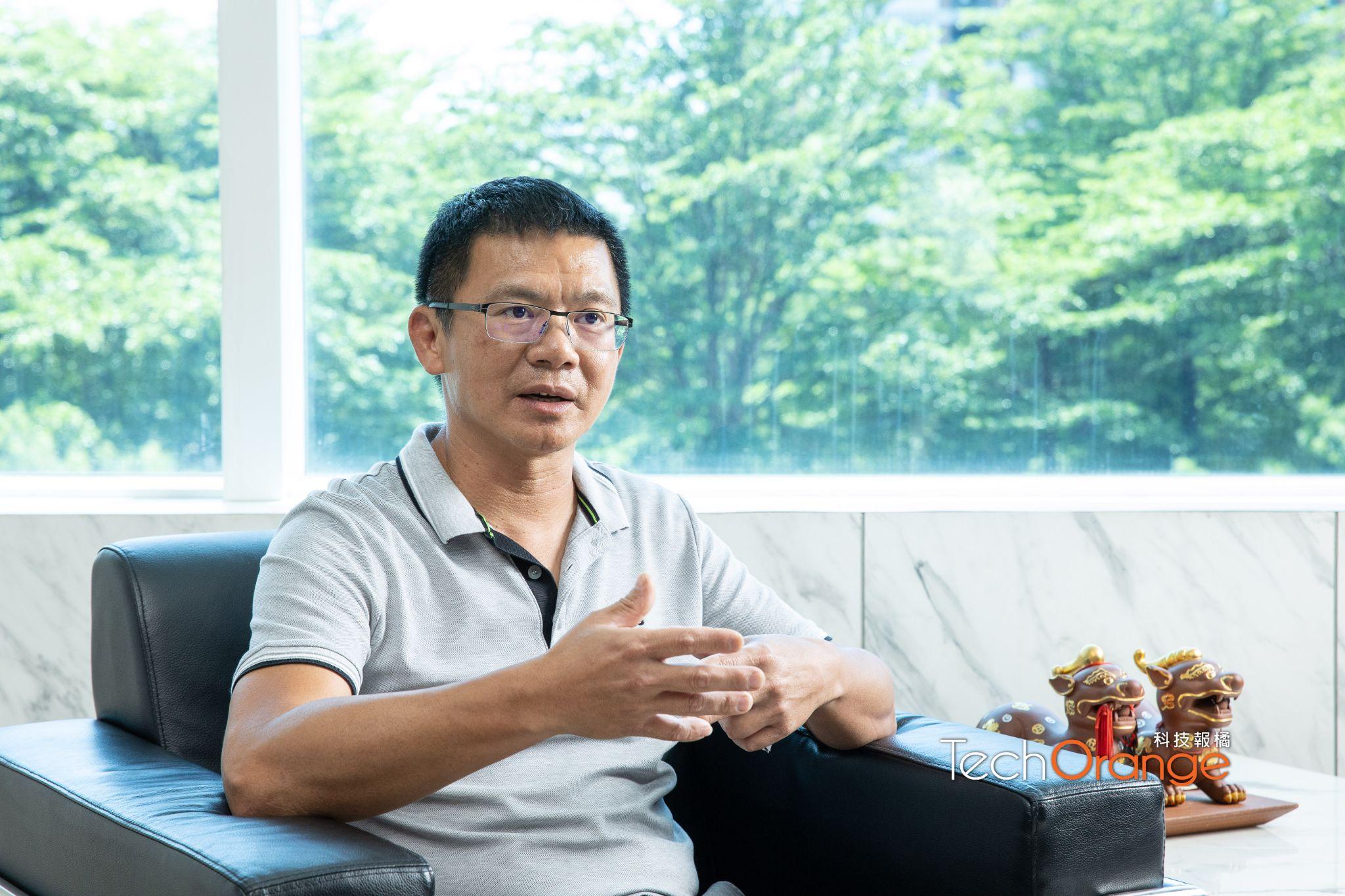 煥達自動化科技董事長蘇建寅強調以往帷幕產業中都是仰賴老師傅的經驗，現在只要透過智慧化、 3D 建模出來，就可以直接讓設備加工，而人只要進行分類組裝的工作就可以，大幅降低工作時間。